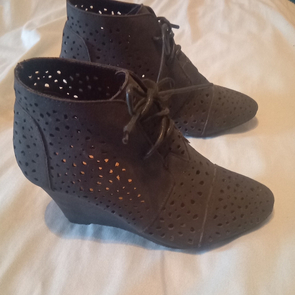 Yoki Wedged booties